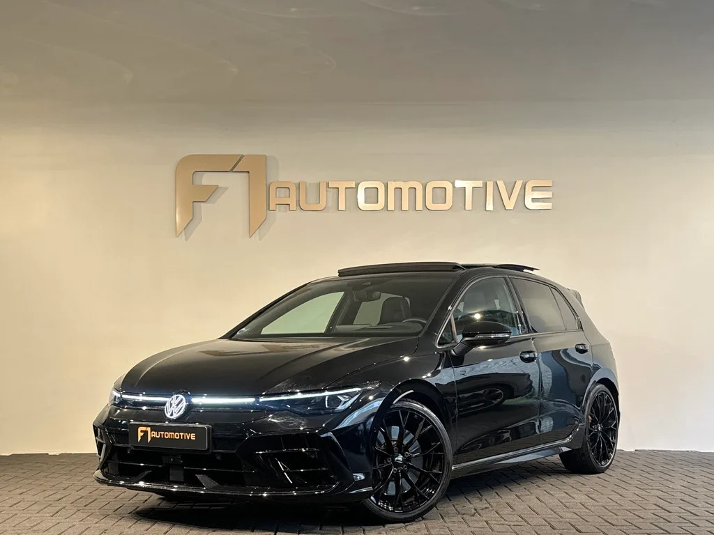 Volkswagen Golf (2024) — foto 1