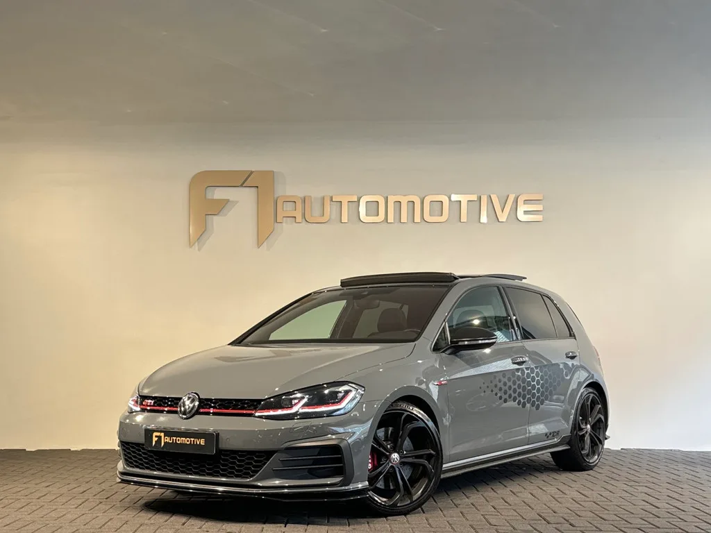 Volkswagen Golf (2019) — foto 1