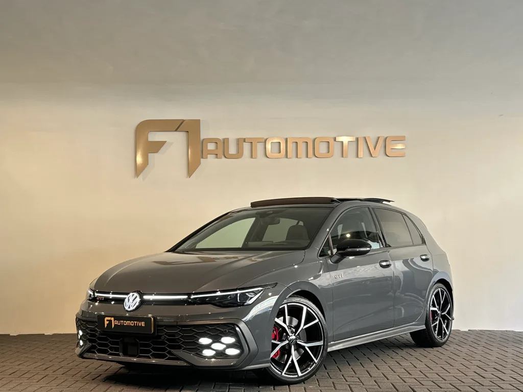 Volkswagen Golf (2024) — foto 1