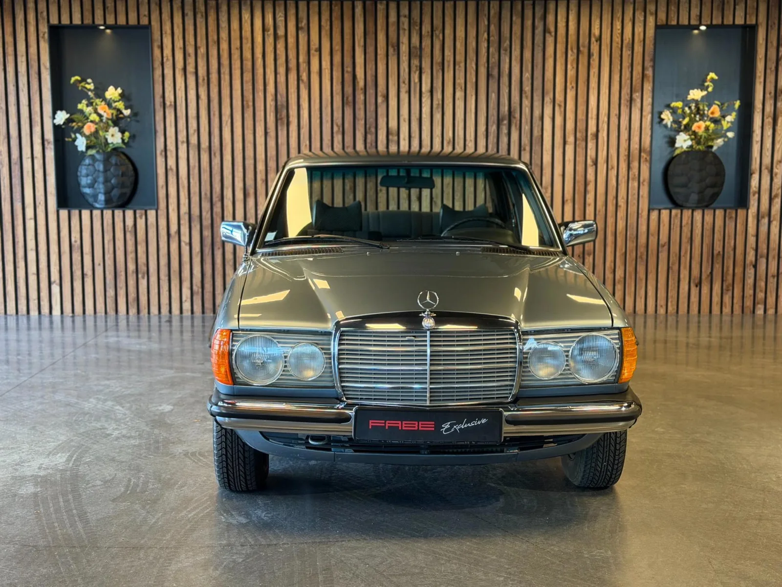 Mercedes-Benz 200-Serie (1978) — foto 1