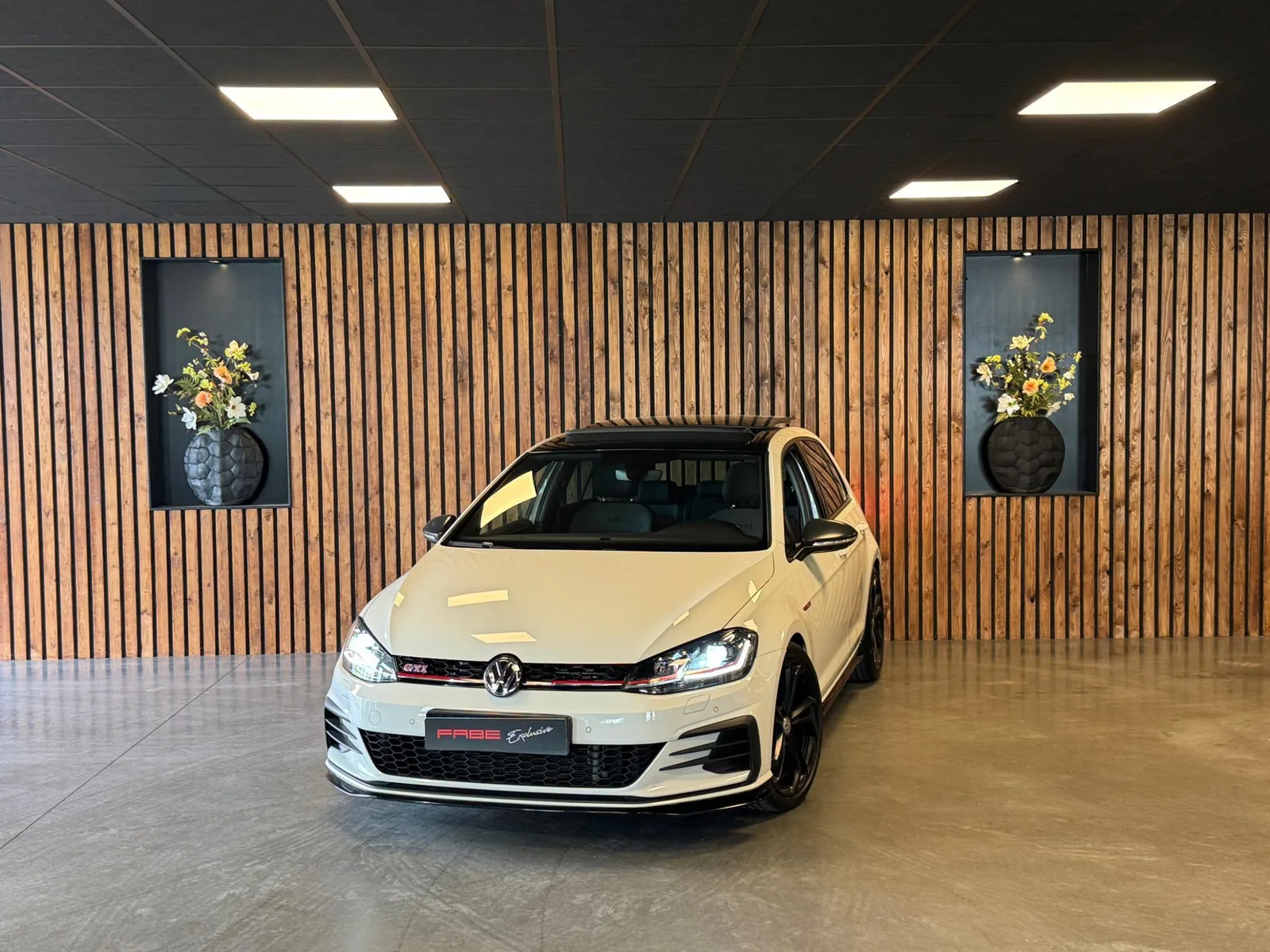 Volkswagen Golf (2019) — foto 1