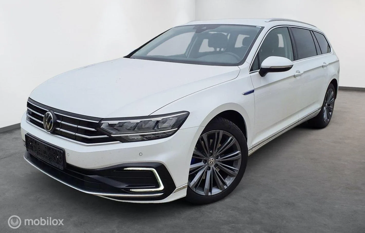 Volkswagen Passat (2020) — foto 1