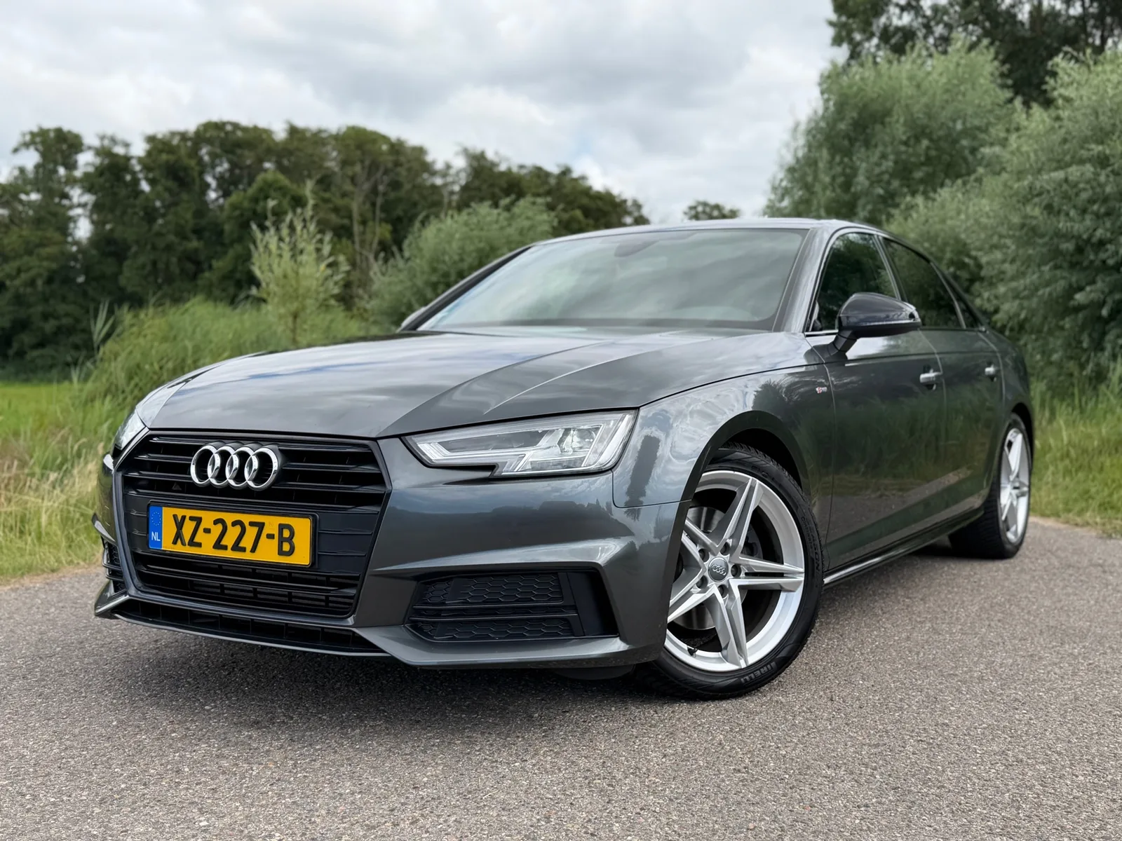 Audi A4 (2019) — foto 1