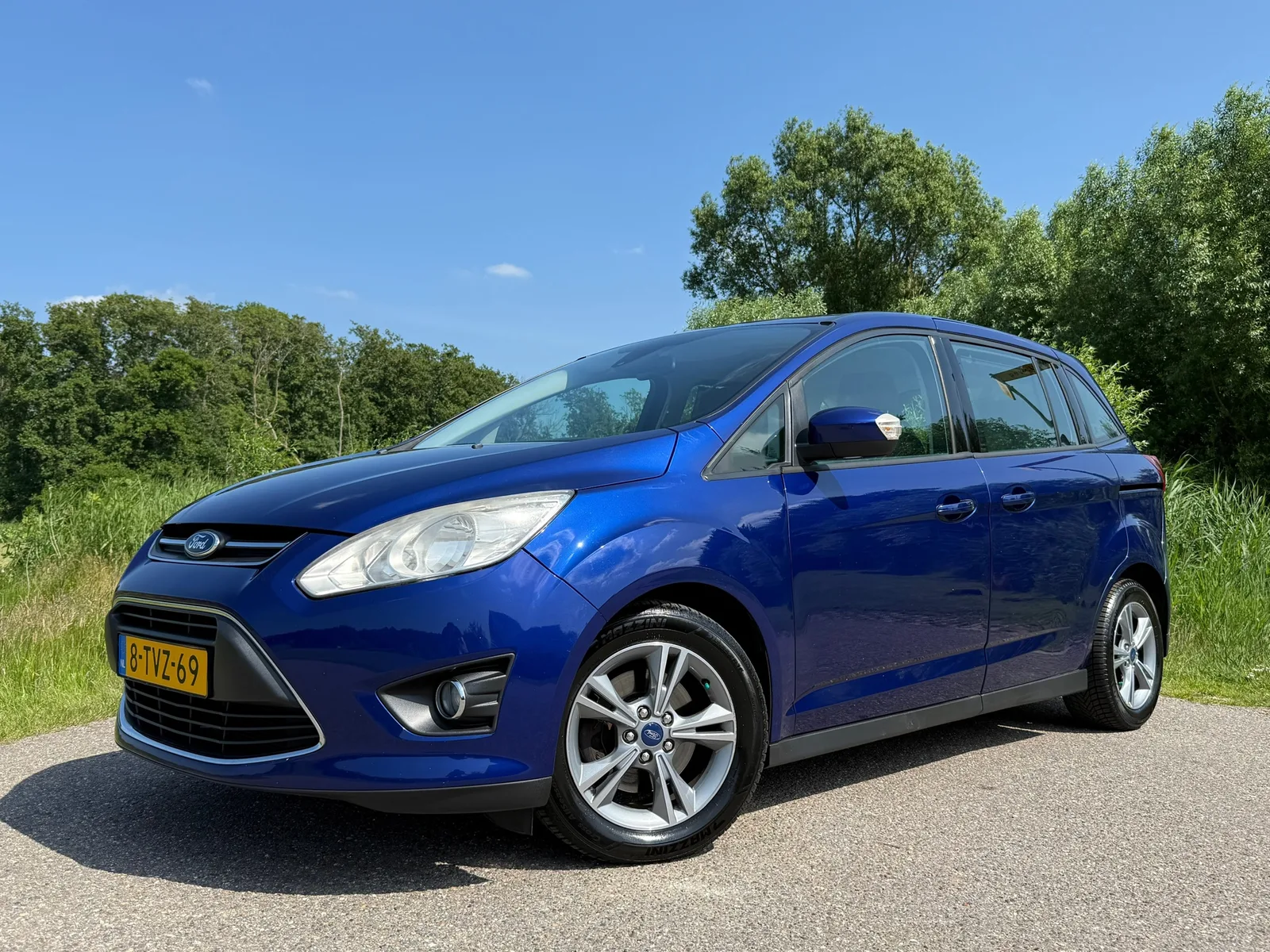 Ford Grand (2014) — foto 1