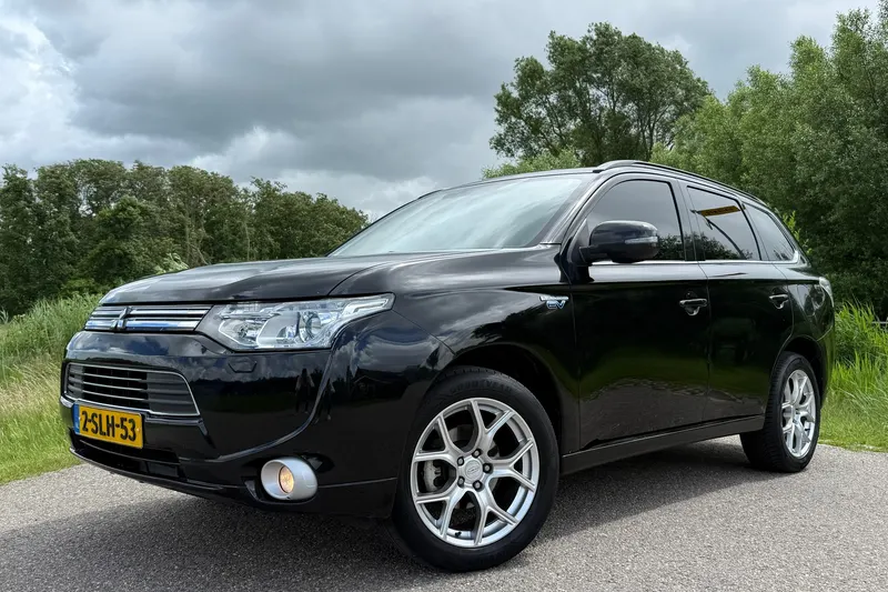 Mitsubishi Outlander (2013)