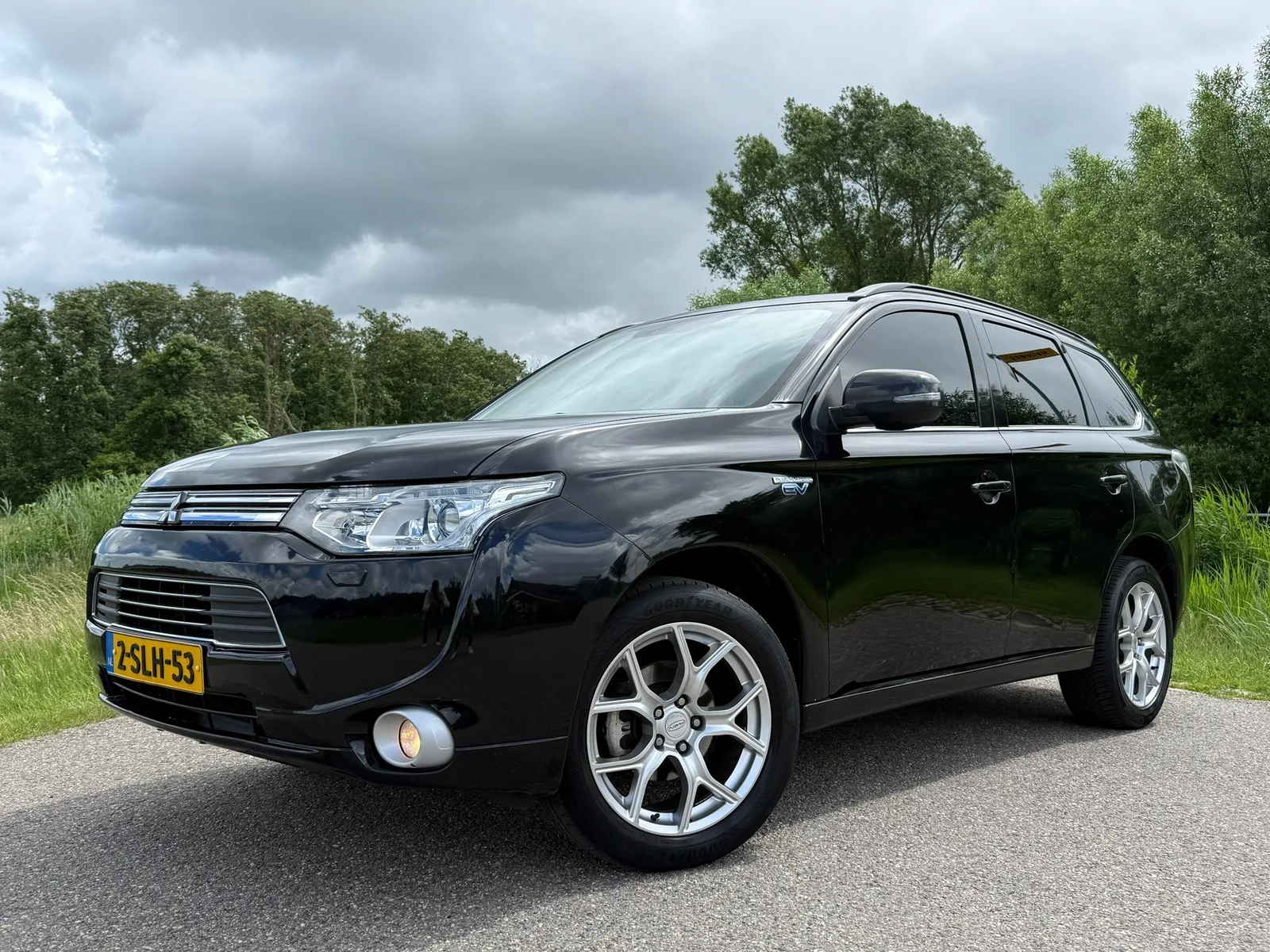 Mitsubishi Outlander (2013) — foto 1