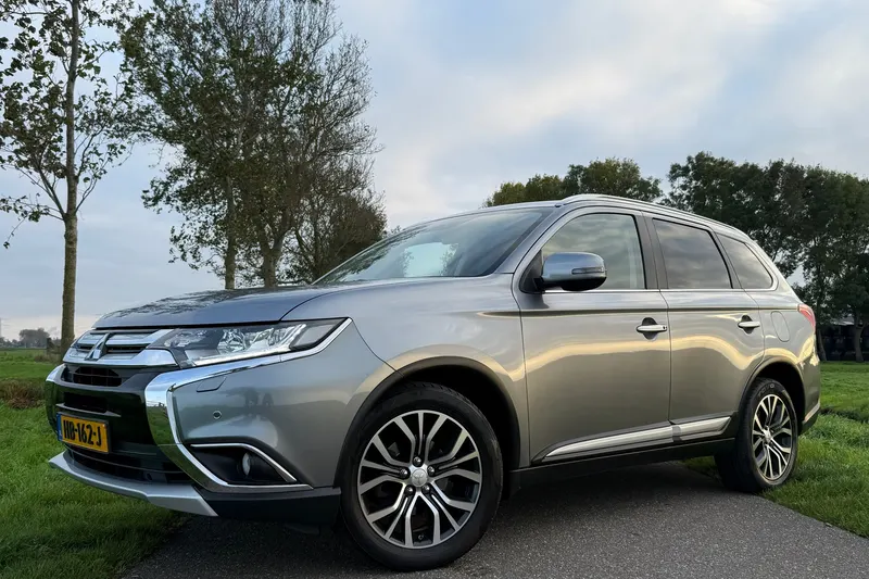 Mitsubishi Outlander (2016)