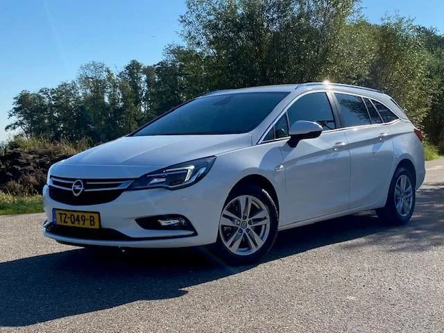 Opel Astra Sports Tourer (2018) — foto 1
