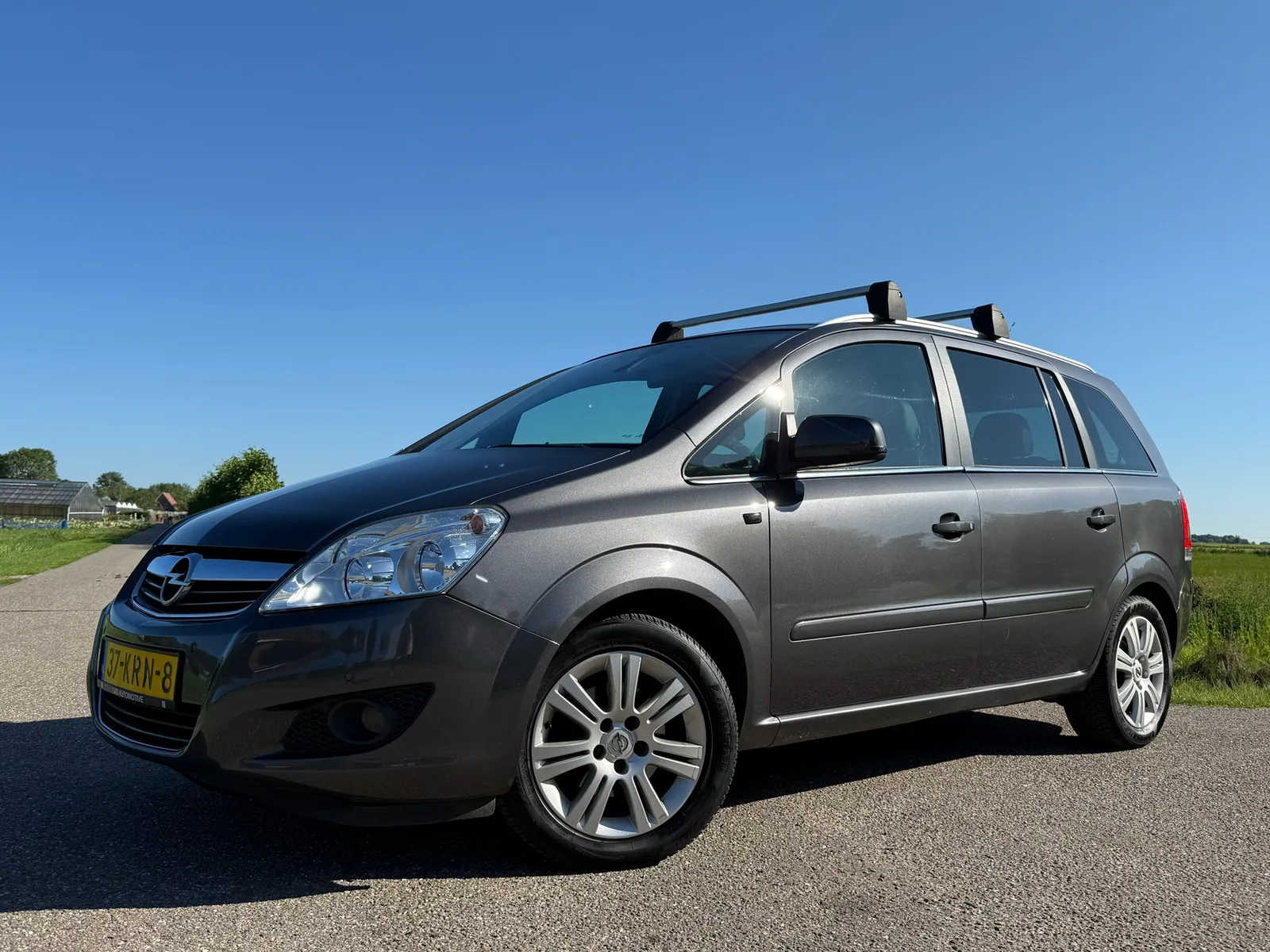 Opel Zafira (2010) — foto 1