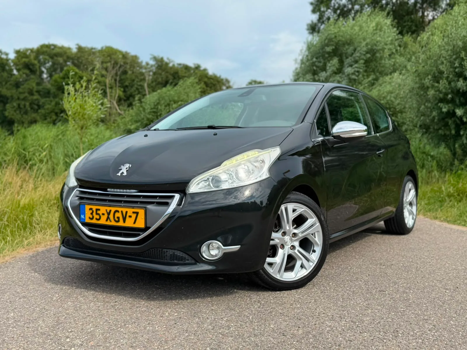 Peugeot 208 (2012) — foto 1