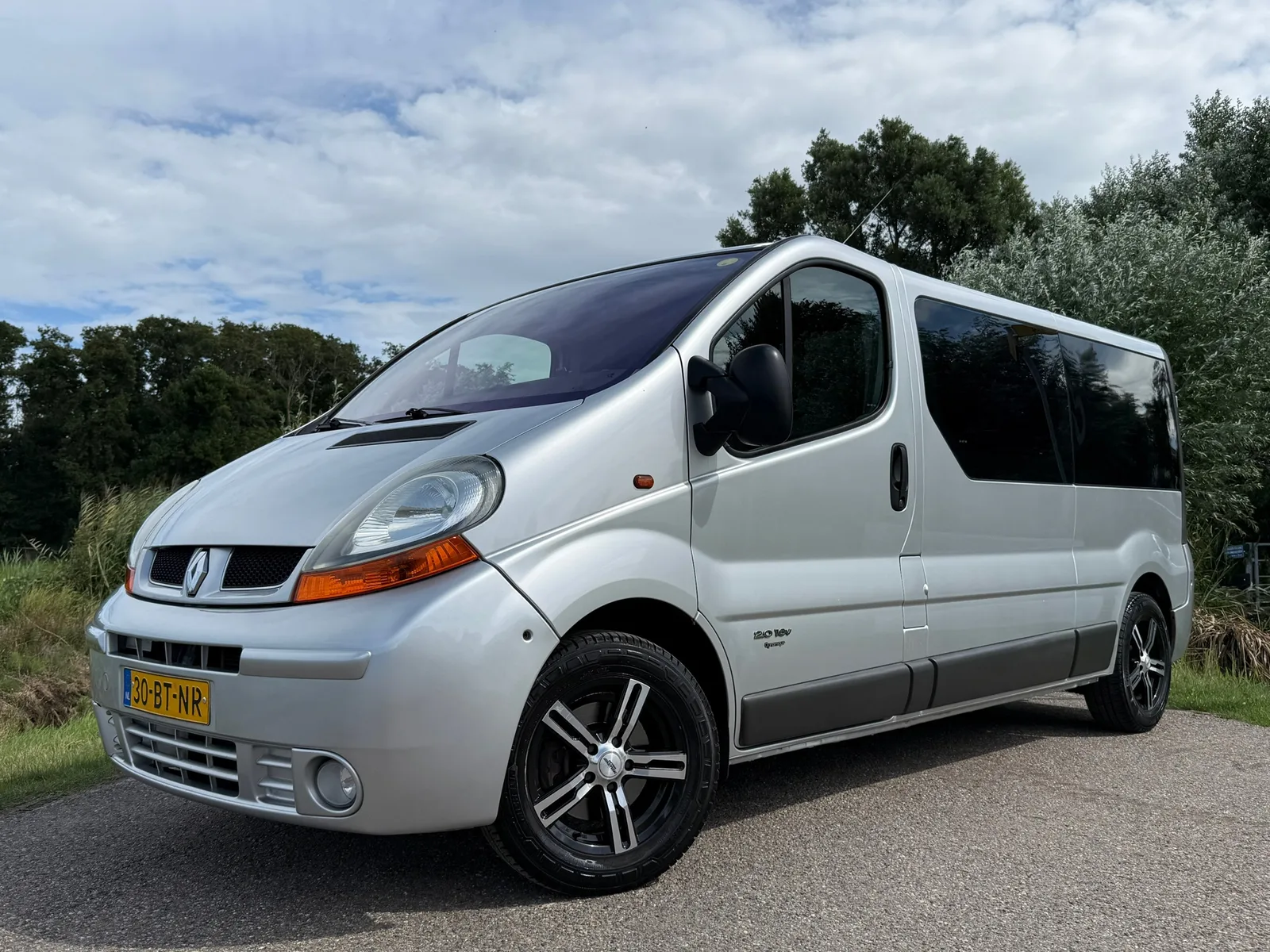 Renault Trafic (2005) — foto 1