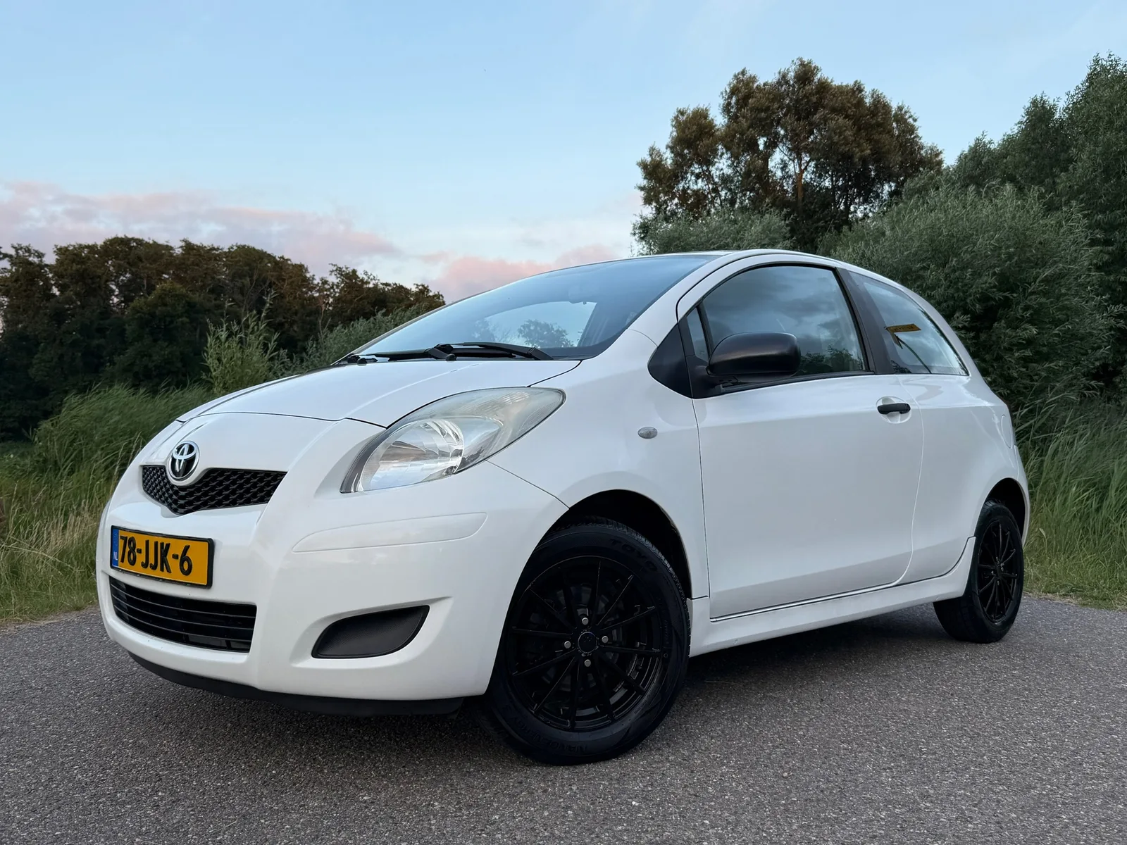 Toyota Yaris (2009) — foto 1