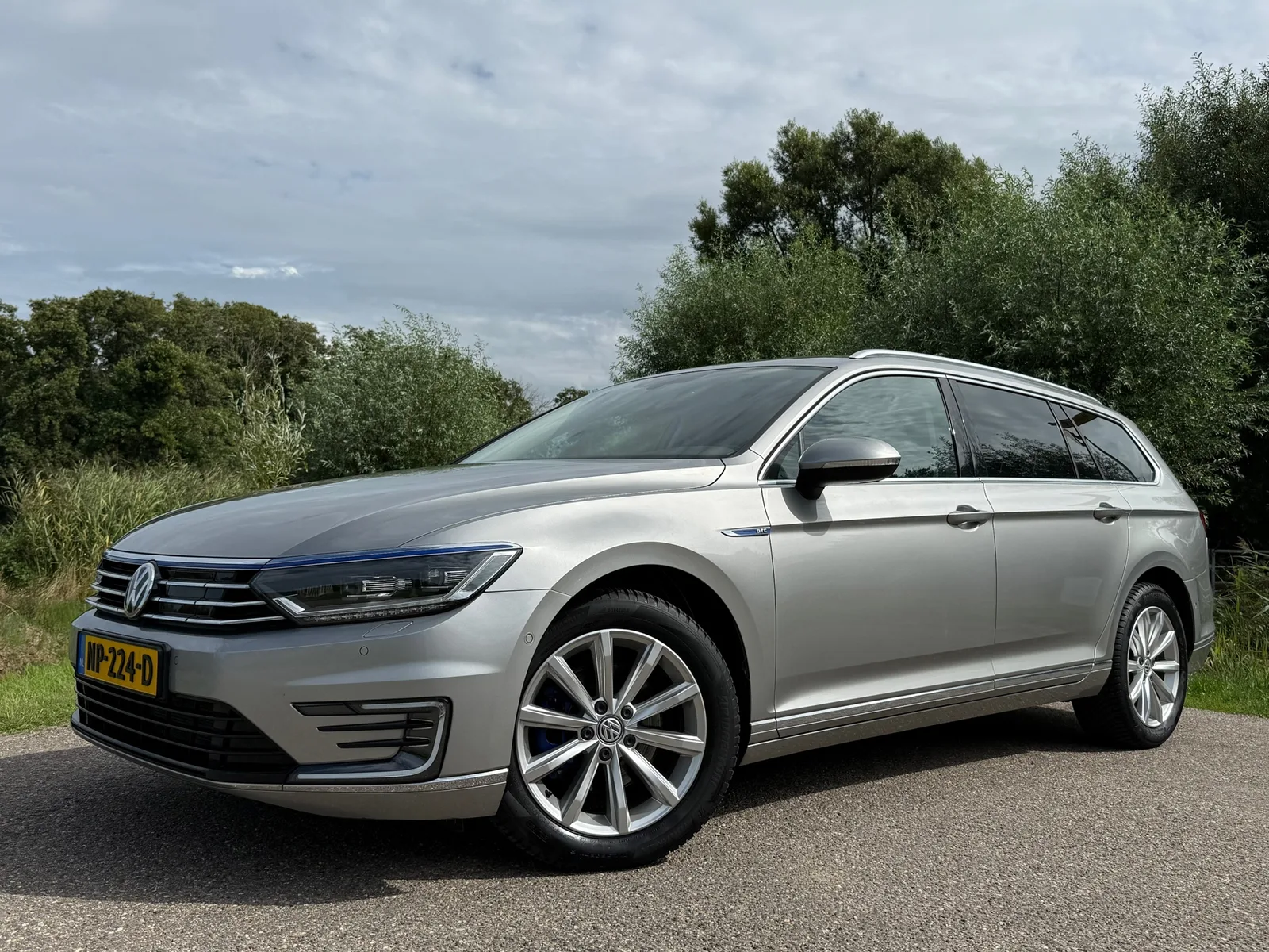 Volkswagen Passat (2015) — foto 1