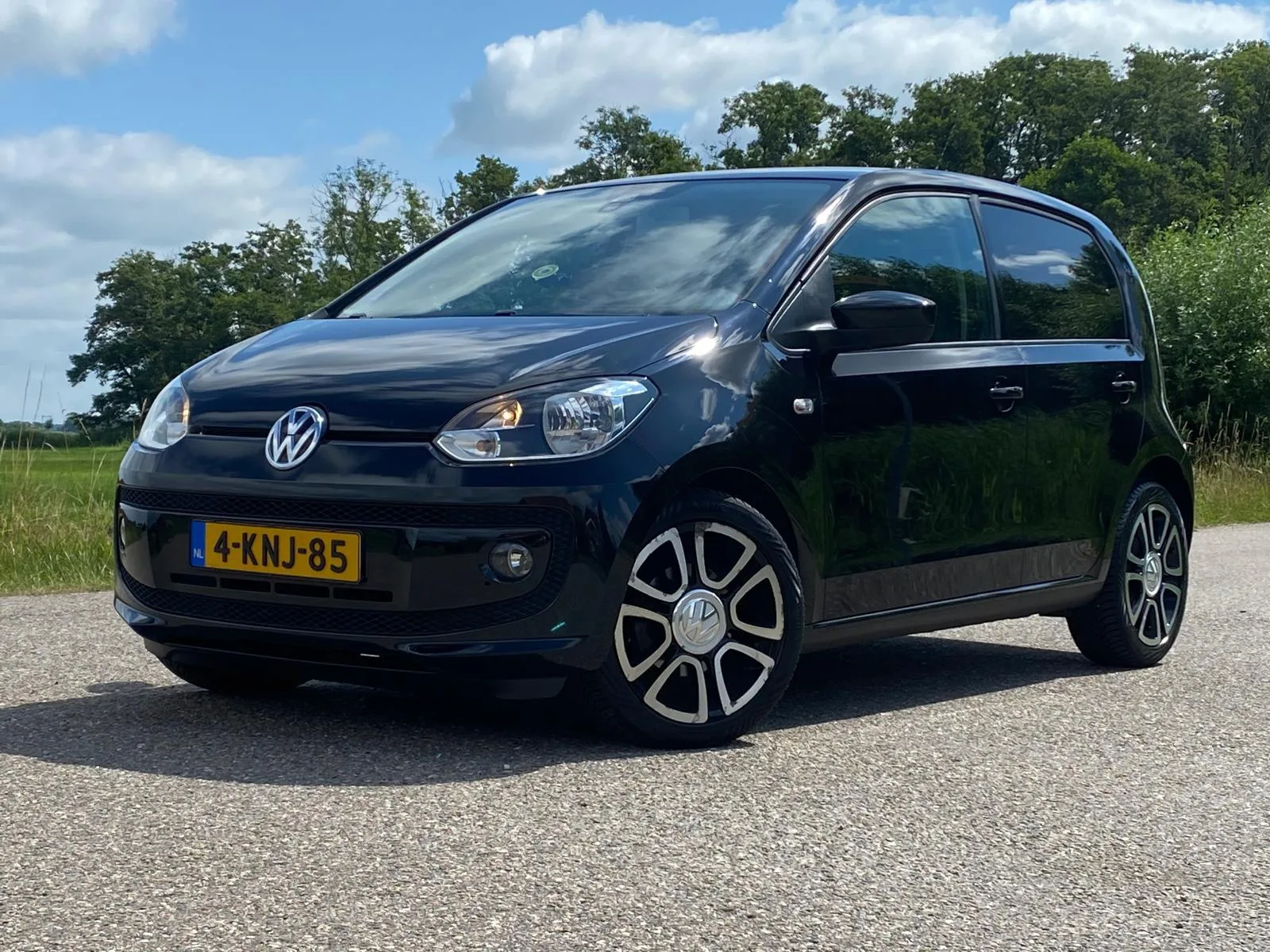 Volkswagen Up! (2013) — foto 1