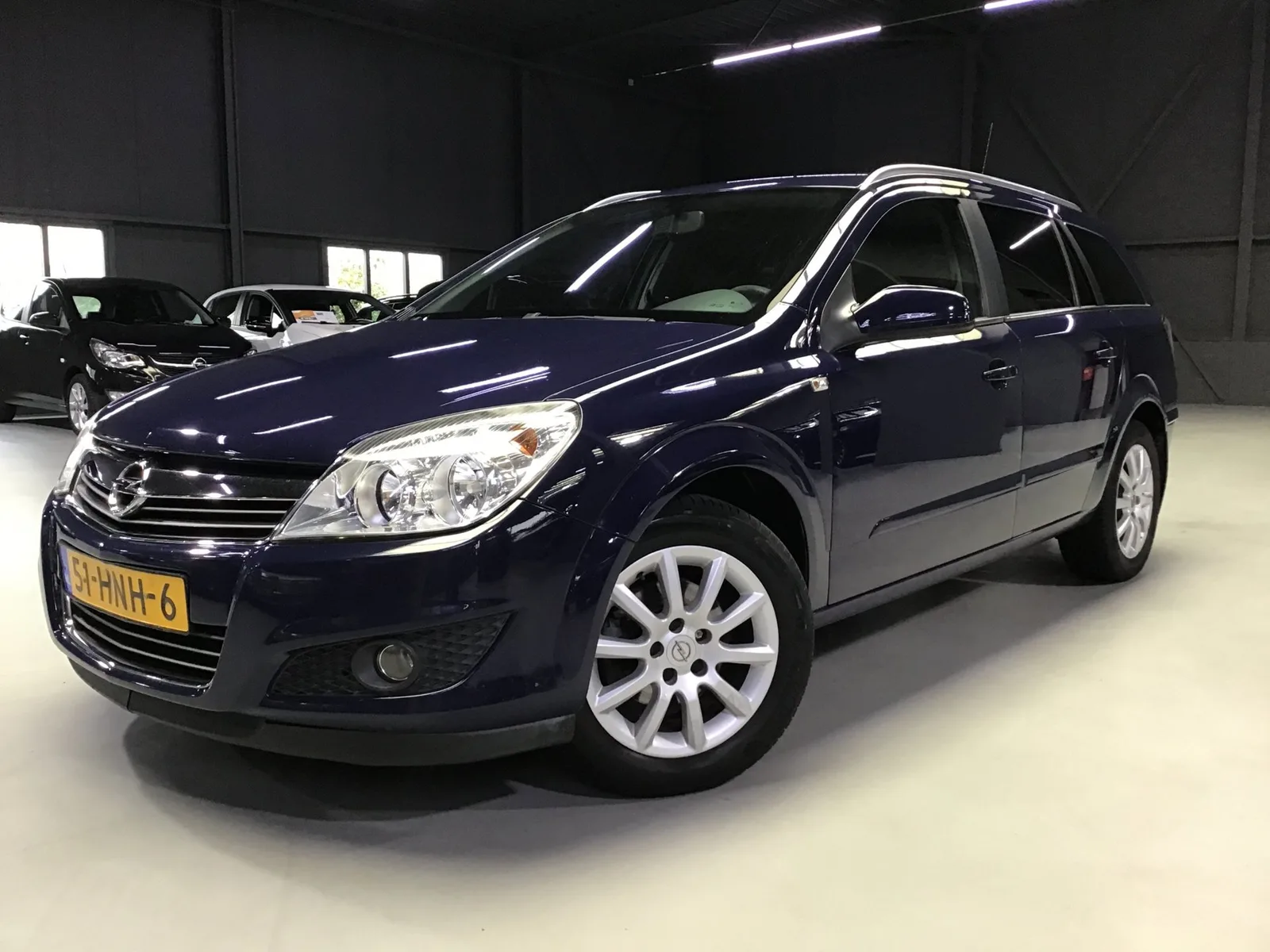 Opel Astra (2009) — foto 1
