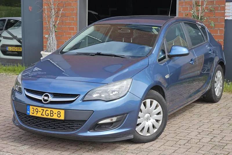 Opel Astra (2012)