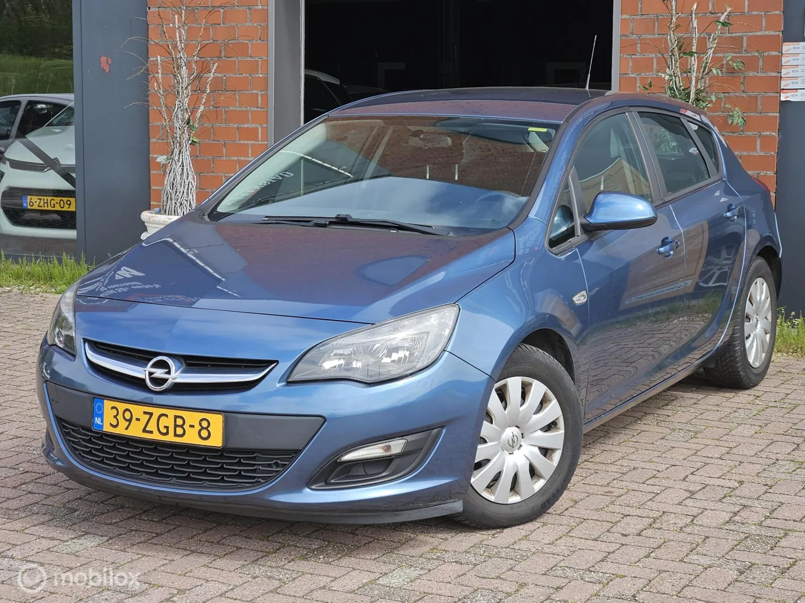 Opel Astra (2012) — foto 1