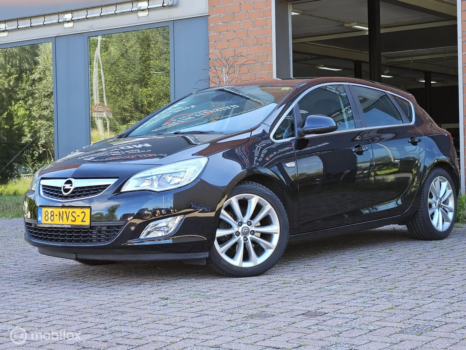 Opel Astra (2010) — foto 1