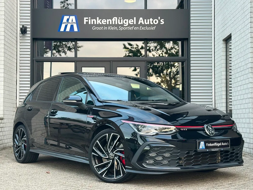 Volkswagen Golf (2021) — foto 1