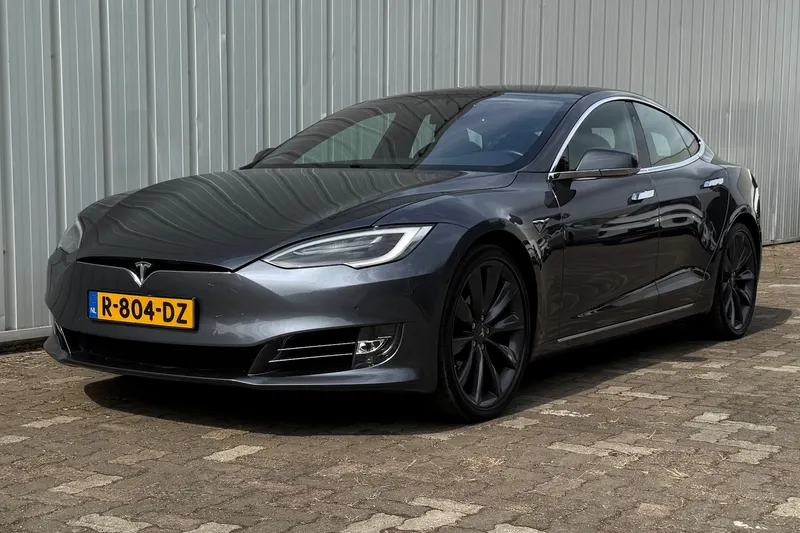 Tesla Model S (2022)
