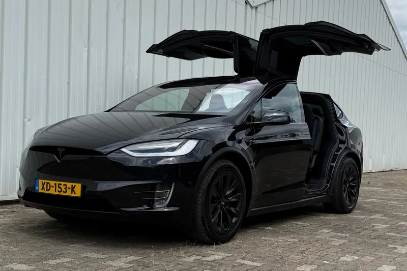 Tesla Model X (2018)
