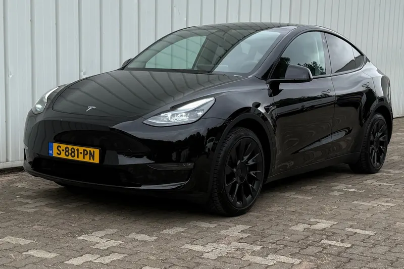 Tesla Model Y (2023)