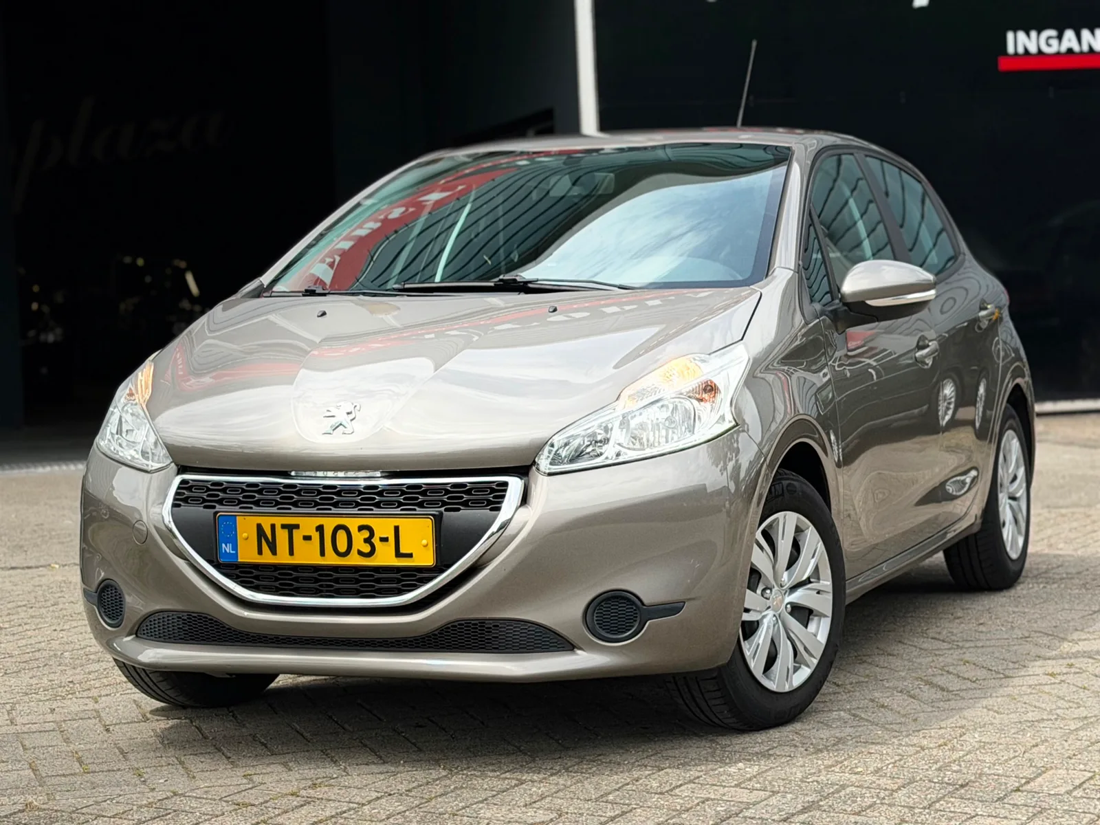 Peugeot 208 (2013) — foto 1