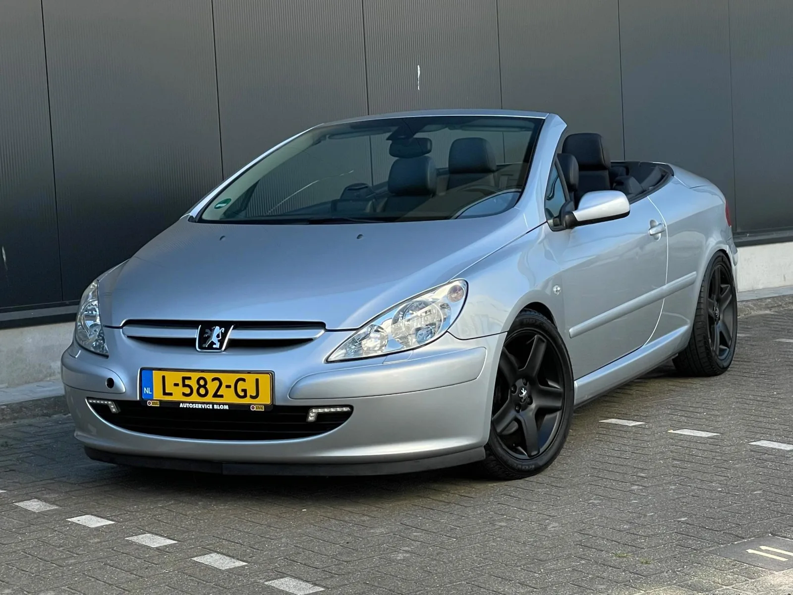Peugeot 307 CC (2005) — foto 1