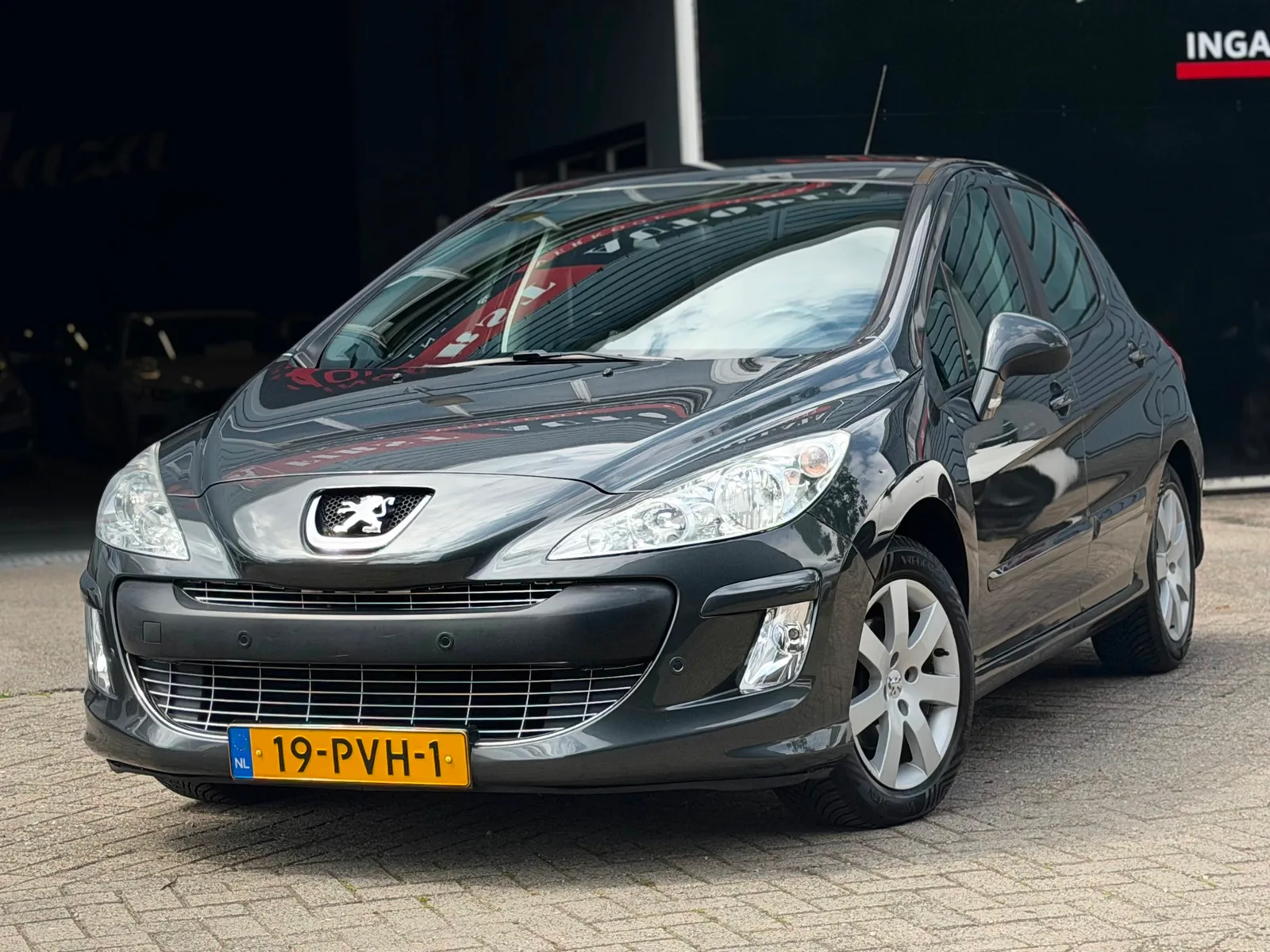 Peugeot 308 (2011) — foto 1