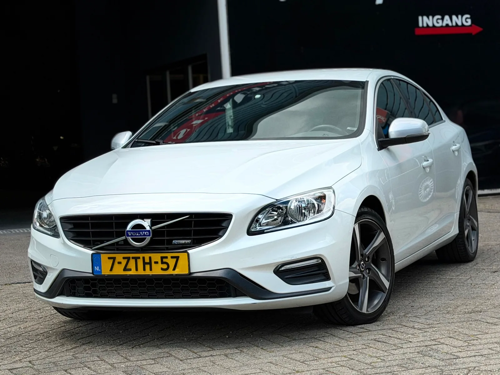 Volvo S60 (2015) — foto 1