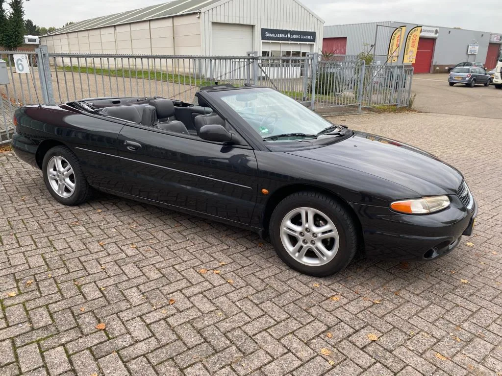 Chrysler Stratus (1999) — foto 1