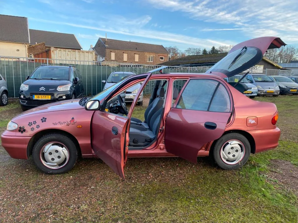 Hyundai Accent (1995) — foto 1