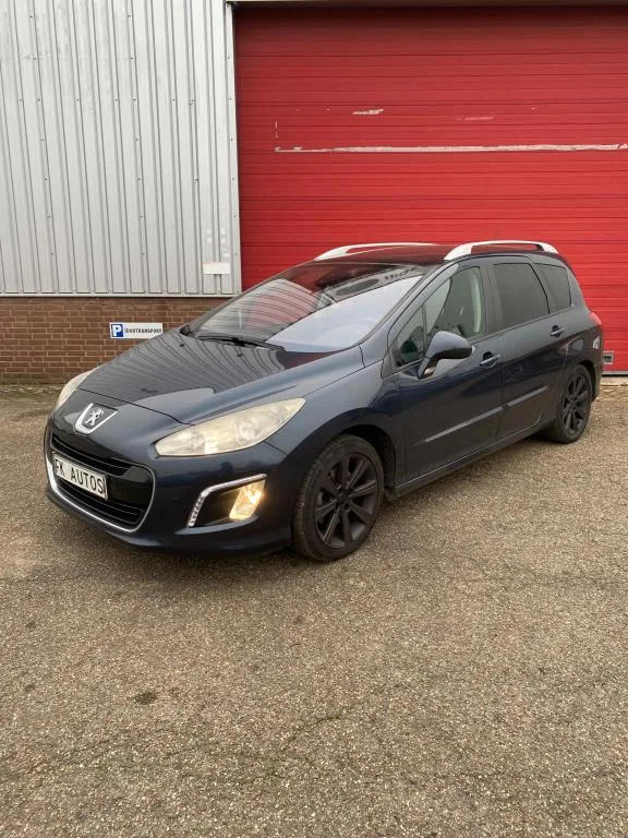 Peugeot 308 (2011) — foto 1