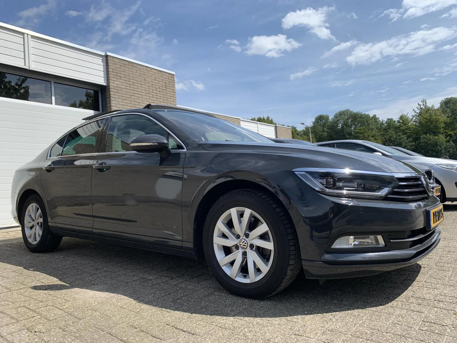 Volkswagen Passat (2017) — foto 1