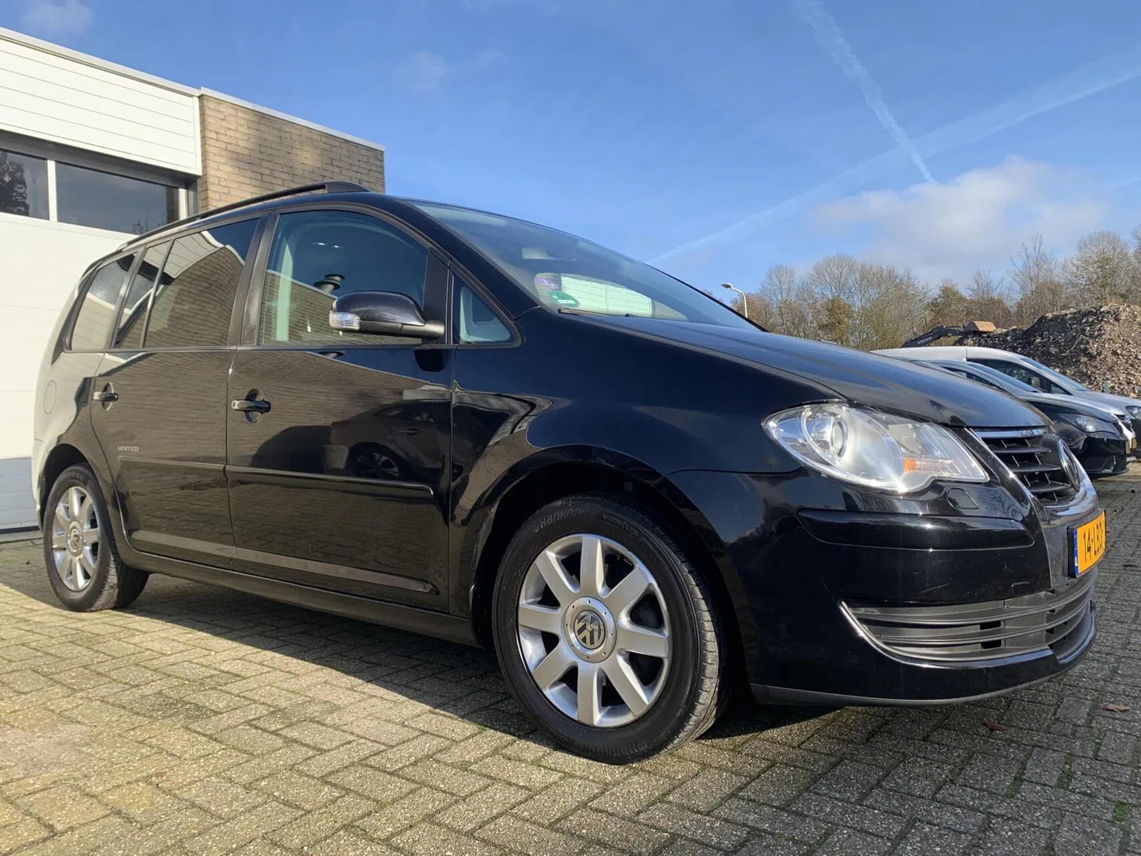 Volkswagen Touran (2009) — foto 1
