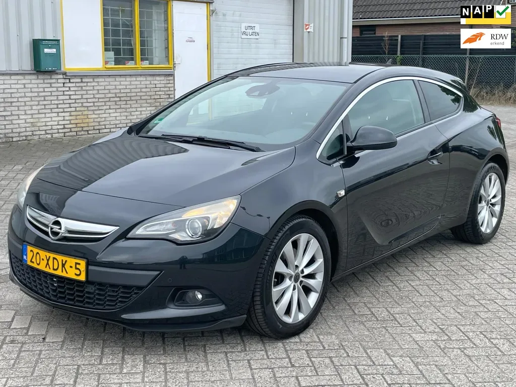 Opel Astra (2012) — foto 1