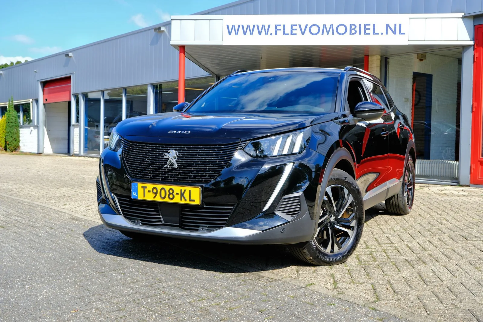 Peugeot e-2008 (2023) — foto 1