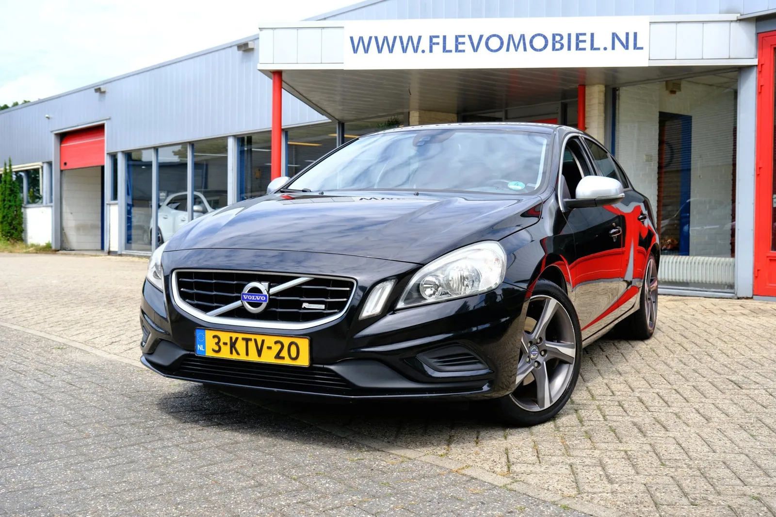 Volvo S60 (2013) — foto 1