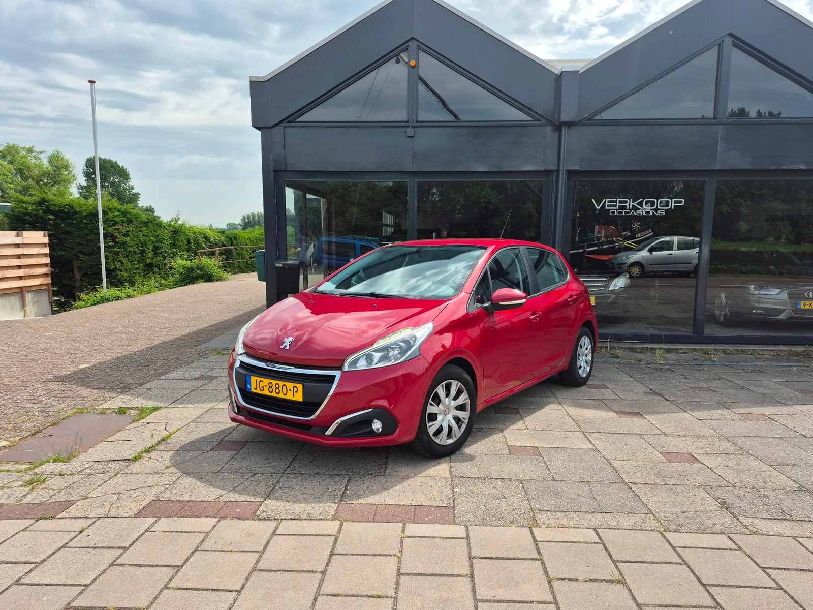 Peugeot 208 (2016) — foto 1