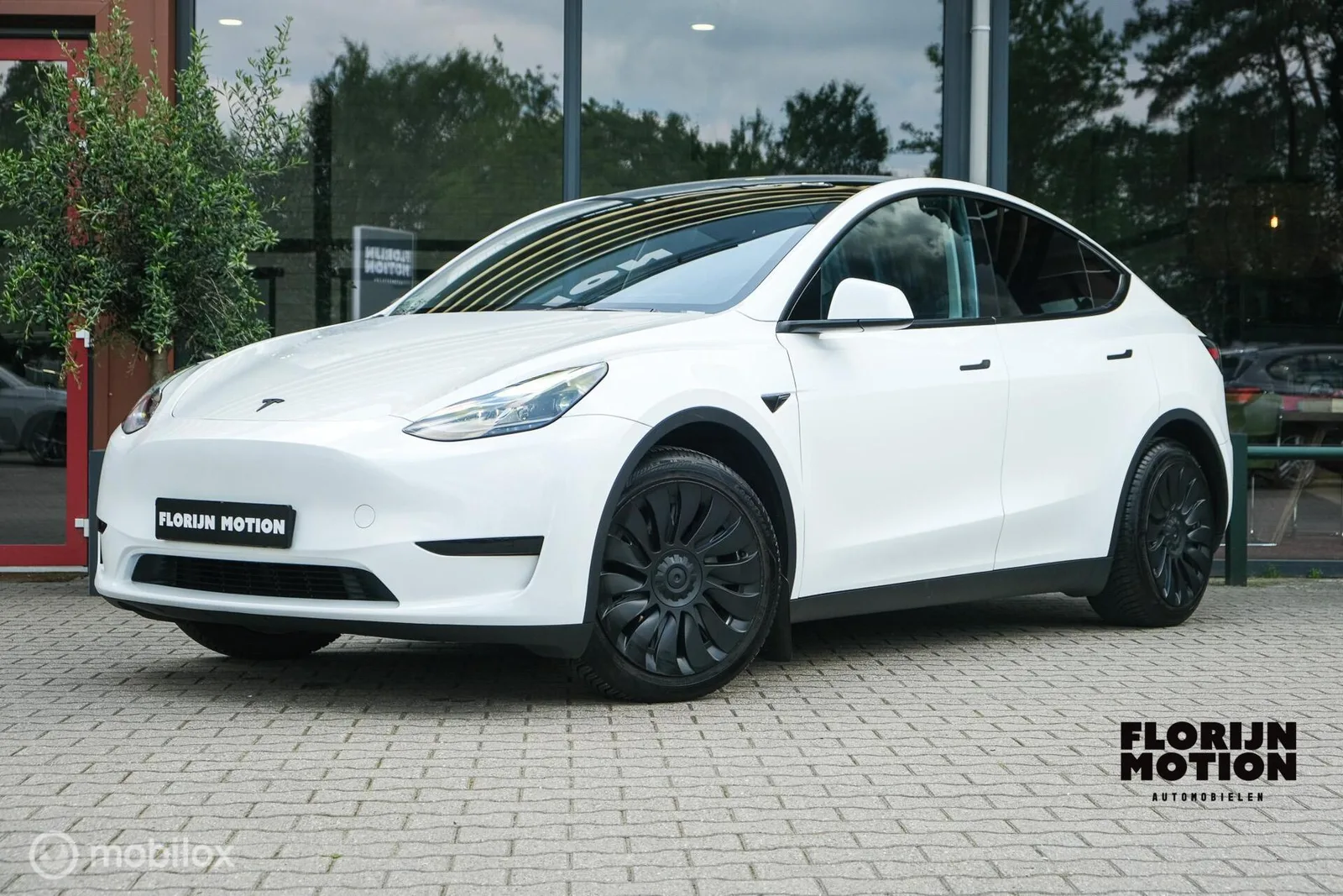 Tesla Model Y (2023) — foto 1