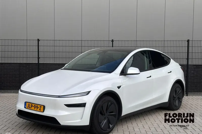 Tesla Model Y (2025)