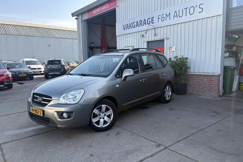 Kia Carens (2010)