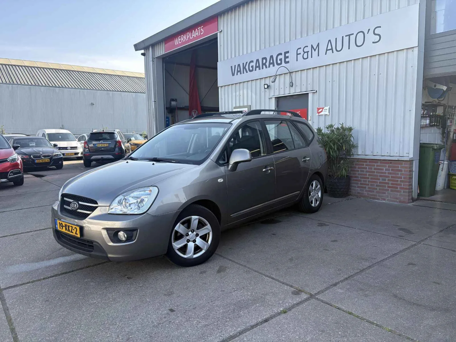 Kia Carens (2010) — foto 1