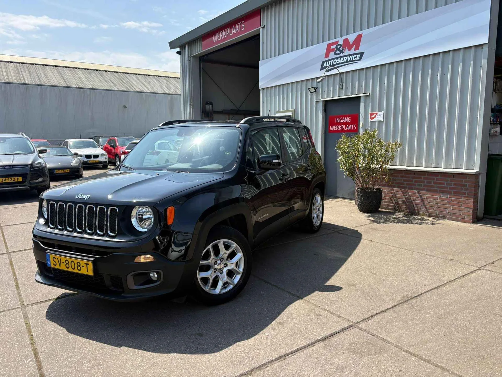 Jeep Renegade (2017) — foto 1