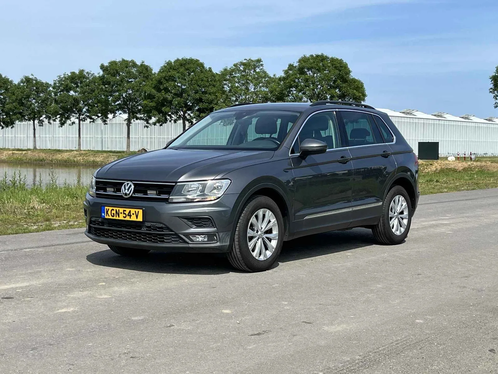 Volkswagen Tiguan (2018) — foto 1