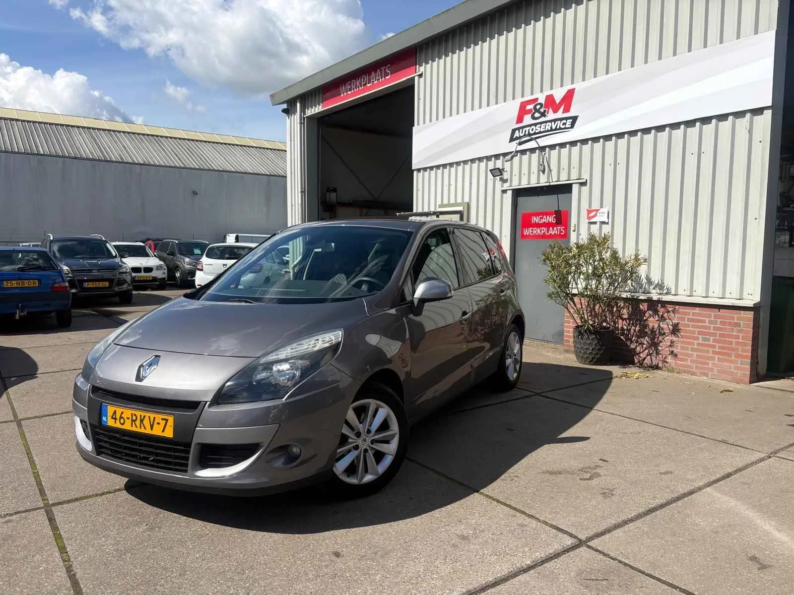 Renault Scénic (2011) — foto 1