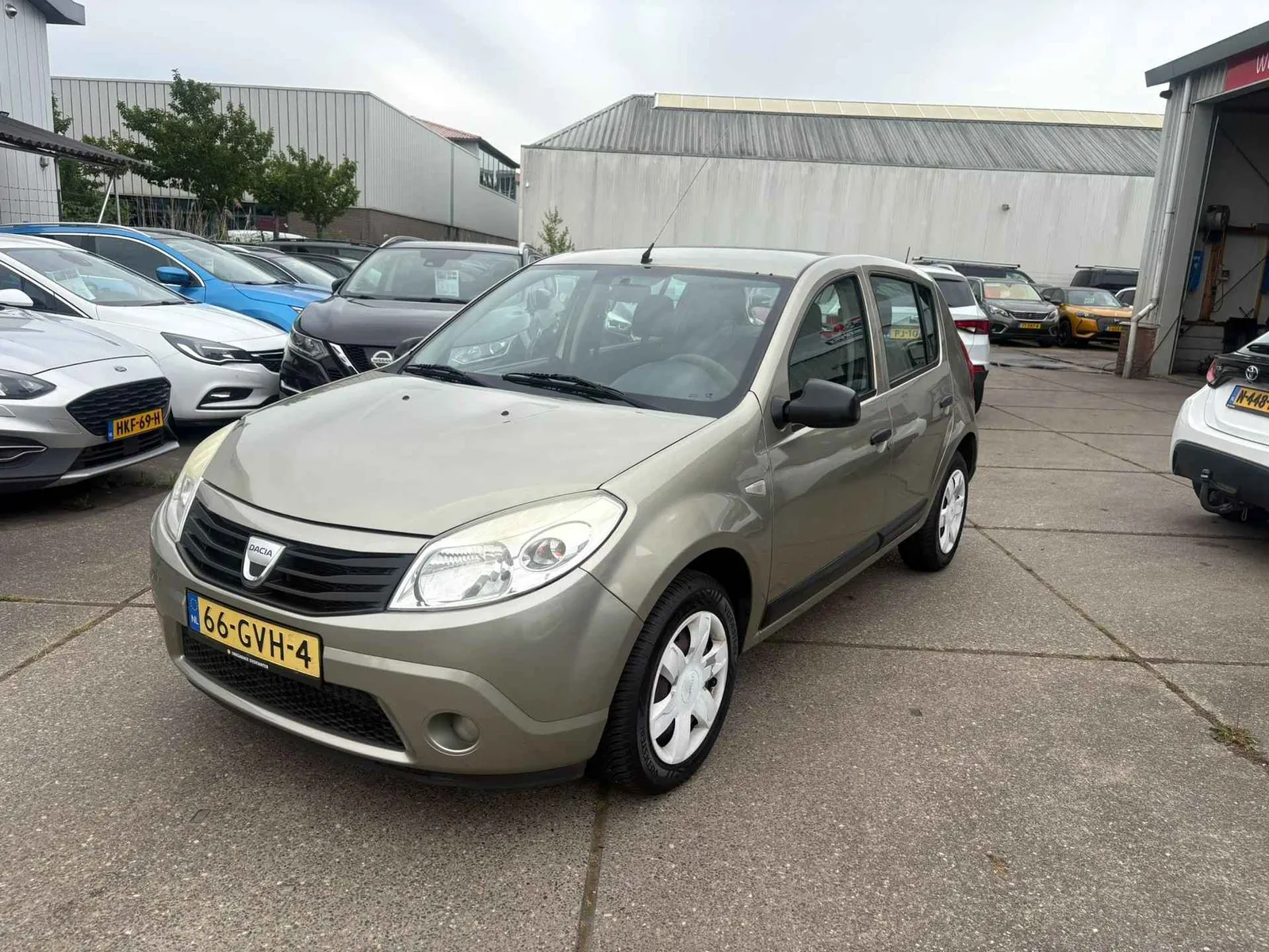 Dacia Sandero (2008) — foto 1