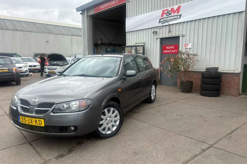 Nissan Almera (2002)