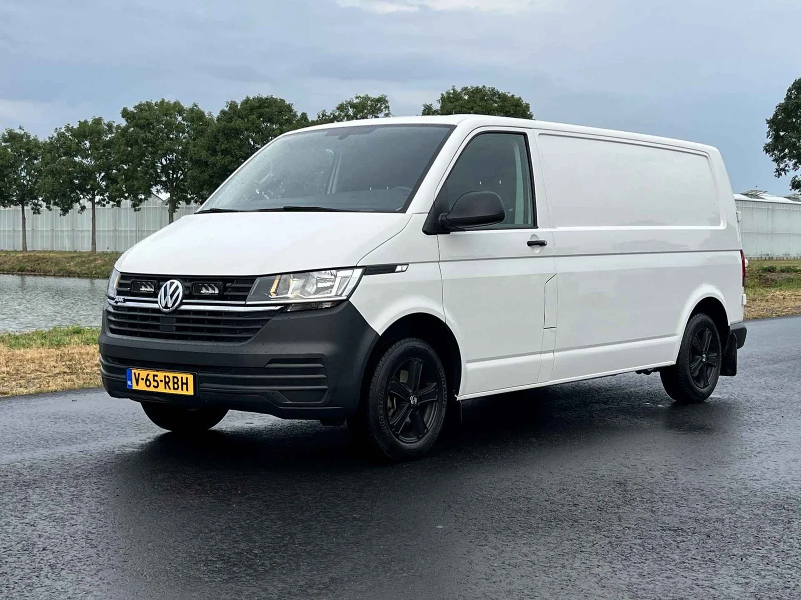 Volkswagen Transporter (2020) — foto 1