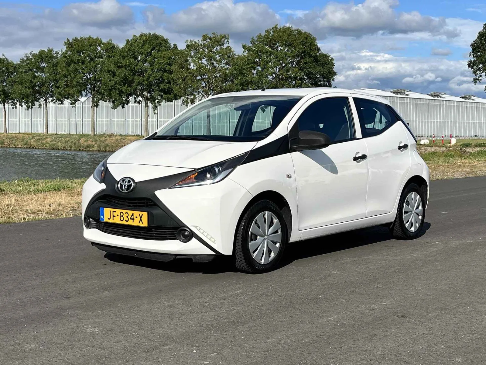 Toyota Aygo (2016) — foto 1